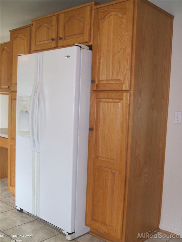 16754 Forest Street Eastpointe, MI 48021 - Photo 5 of 22 50089067-4.JPG