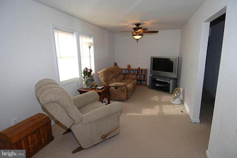 11545 Rogues Road Midland, VA 22728 - Photo 5 of 12 Living Room