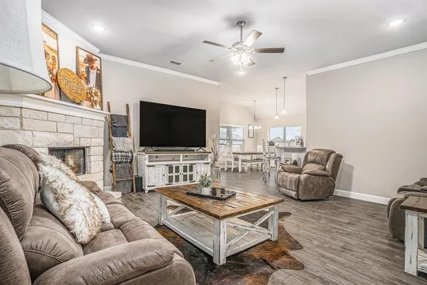 $2,400 | 226 Harp Avenue, Godley, TX 76044