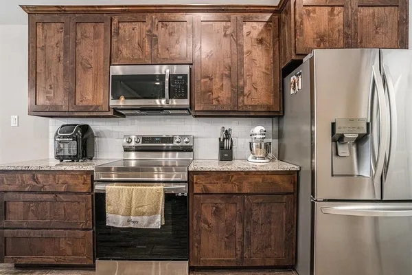 $2,400 | 226 Harp Avenue, Godley, TX 76044
