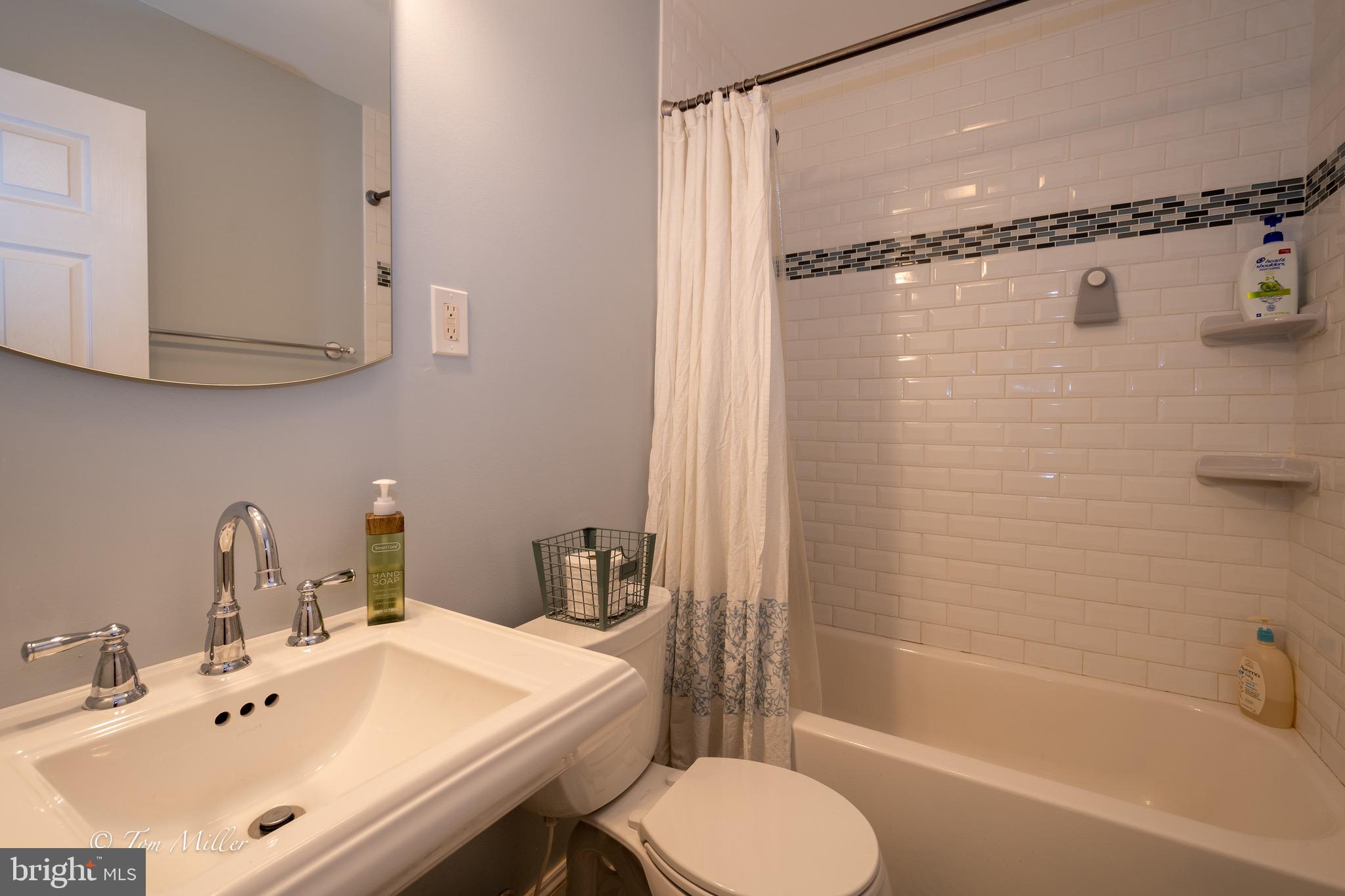 809 Suburbian Road Reisterstown, MD 21136 - Photo 17 of 33 Updated Kitchen