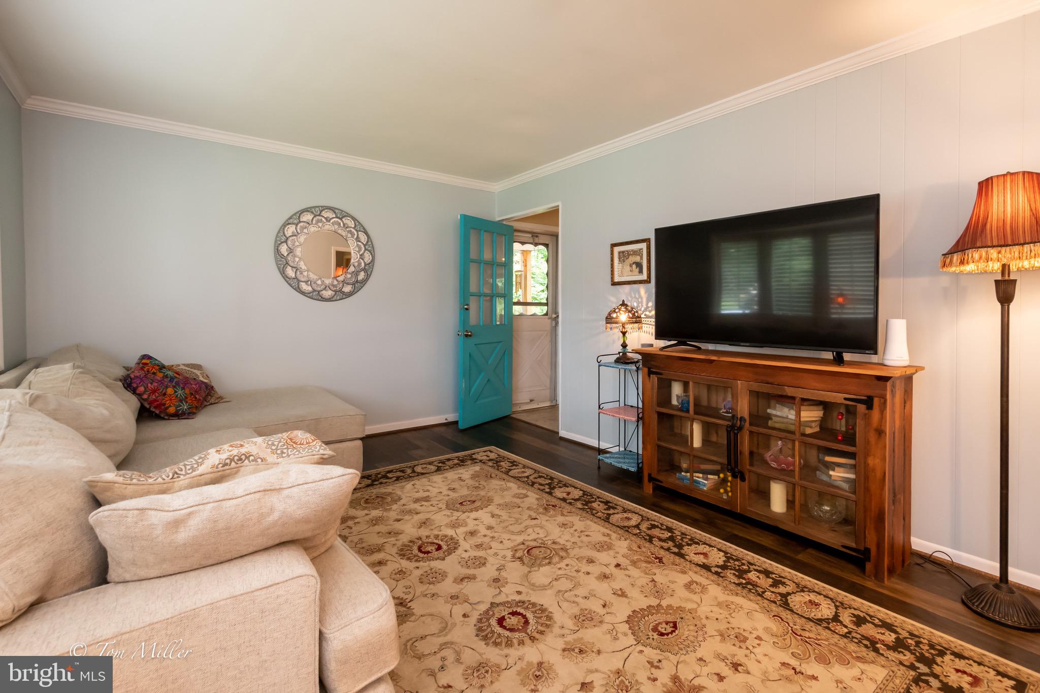 809 Suburbian Road Reisterstown, MD 21136 - Photo 5 of 33 Living Room Leading to Kitchen