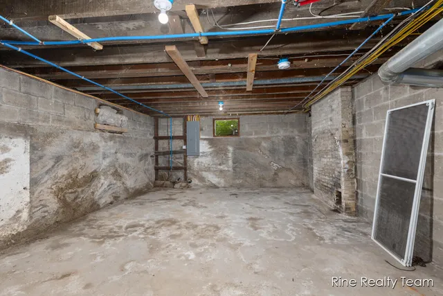 $229,900 | 322 Eastman Street, Breckenridge, MI 48615