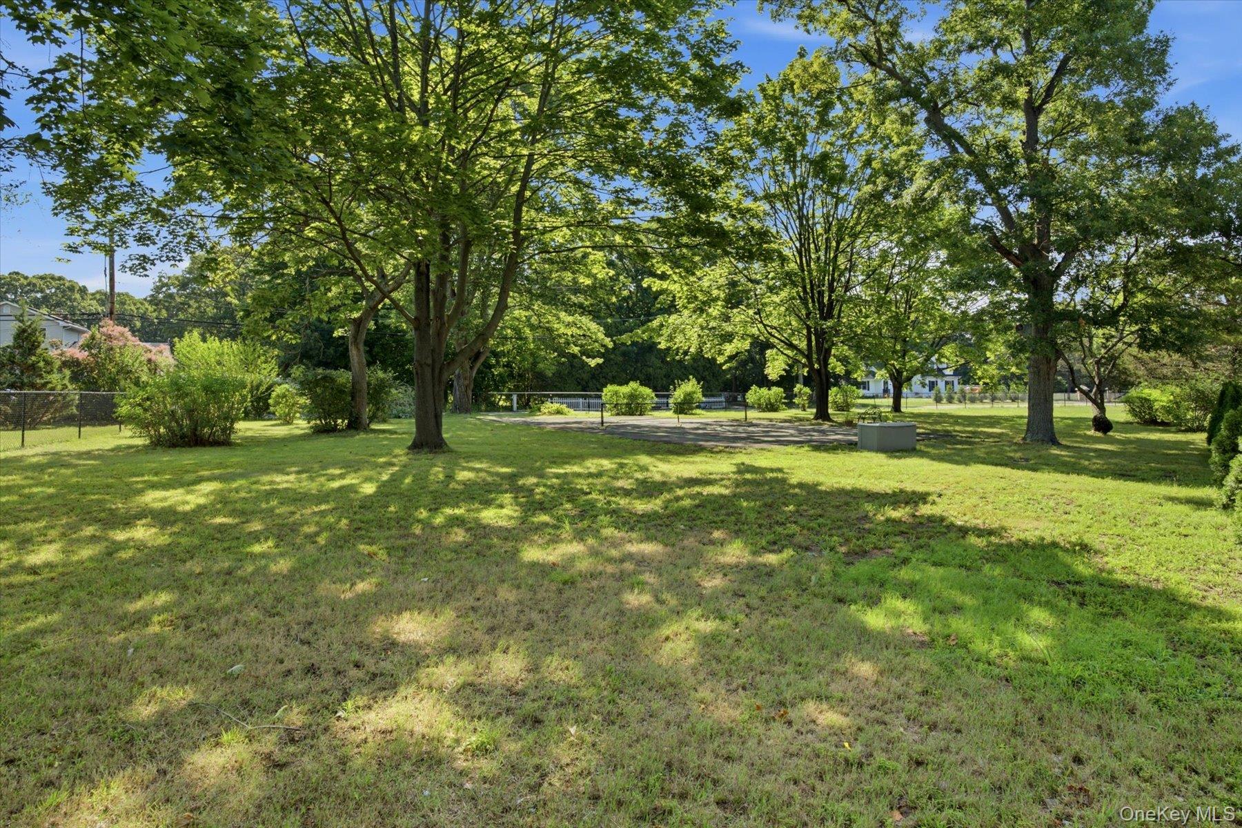498 Miller Place Road Miller Place, NY 11764 - Photo 29 of 37 Large side yard