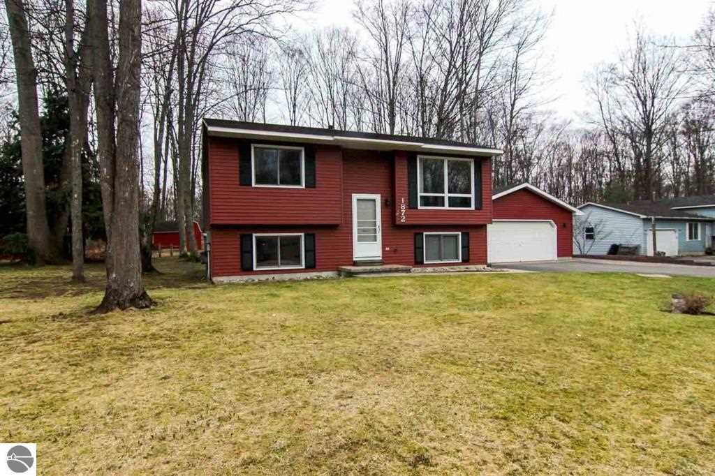 1872 Lardie Road Traverse City, MI 49696 - Photo 2 of 33 1895383-1.JPG