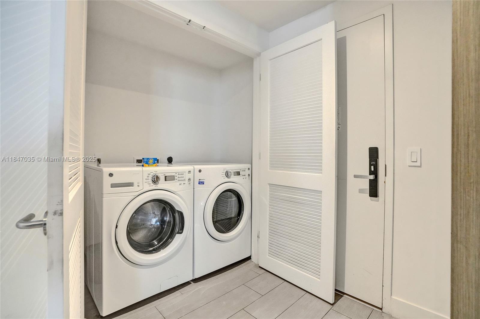 4010 South Ocean Drive, Unit R908 Hollywood, FL 33019 - Photo 42 of 53 a utility room with dryer and washer