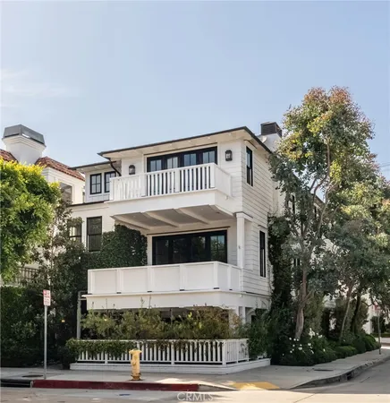 $8,900,000 | 441 3rd Street, Manhattan Beach, CA 90266