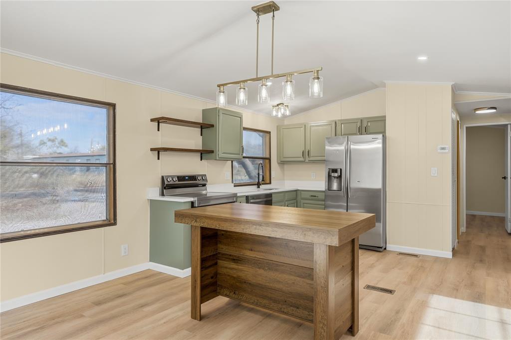 821 Flamingo Road Granbury, TX 76049 - Photo 5 of 21