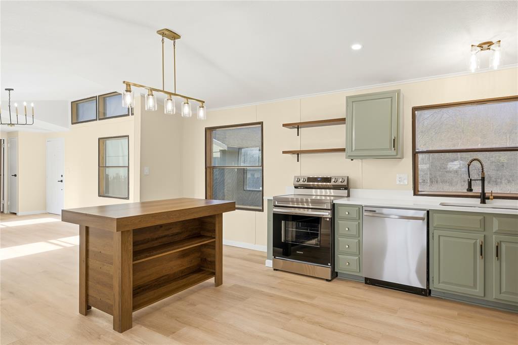 821 Flamingo Road Granbury, TX 76049 - Photo 6 of 21