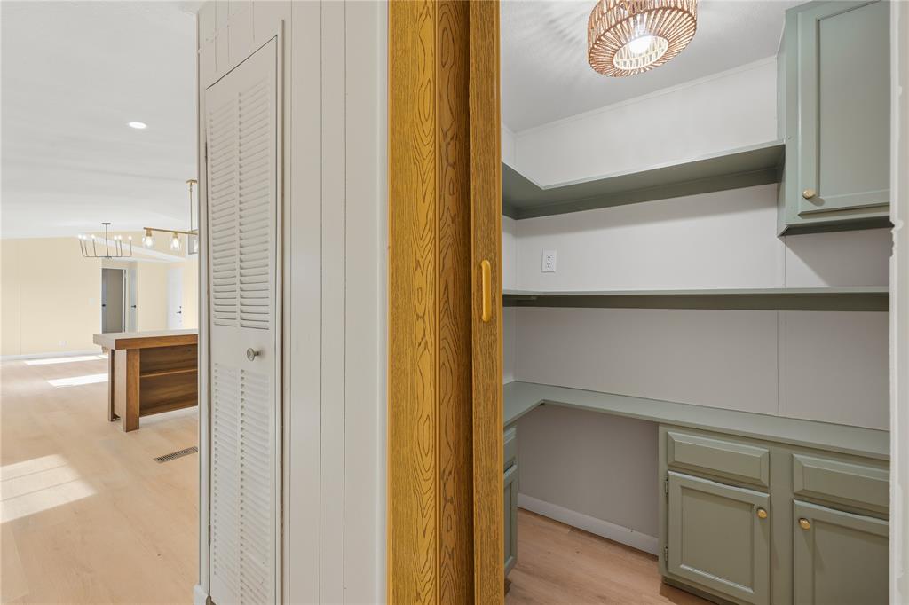 821 Flamingo Road Granbury, TX 76049 - Photo 10 of 21