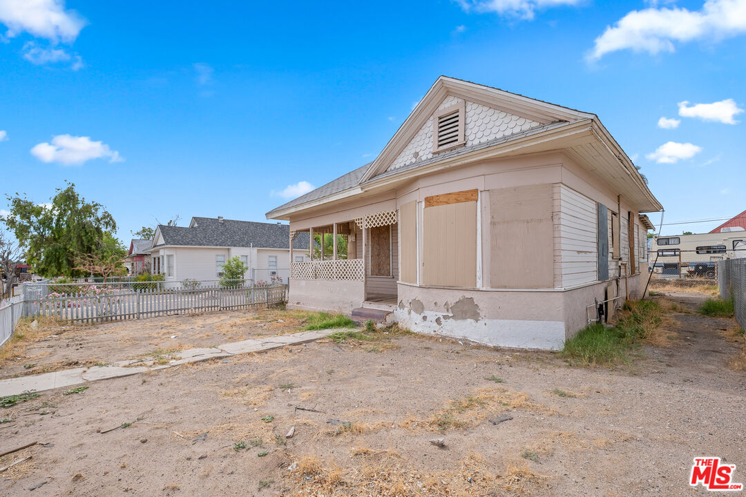 419 Acoma Street Needles, CA 92363 - Photo 18 of 29 a front view of a house with a yard