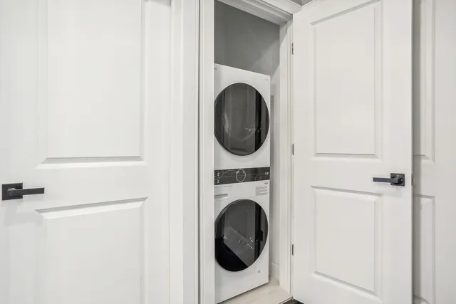 $375,000 | 1327 East 52nd Street, Unit 202, Chicago, IL 60615