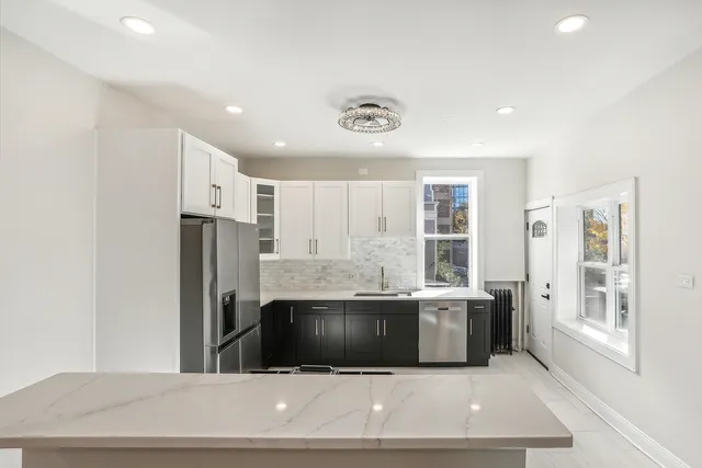 $375,000 | 1327 East 52nd Street, Unit 202, Chicago, IL 60615