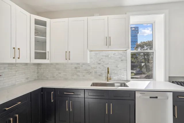 $375,000 | 1327 East 52nd Street, Unit 202, Chicago, IL 60615