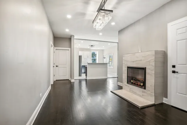 $375,000 | 1327 East 52nd Street, Unit 202, Chicago, IL 60615