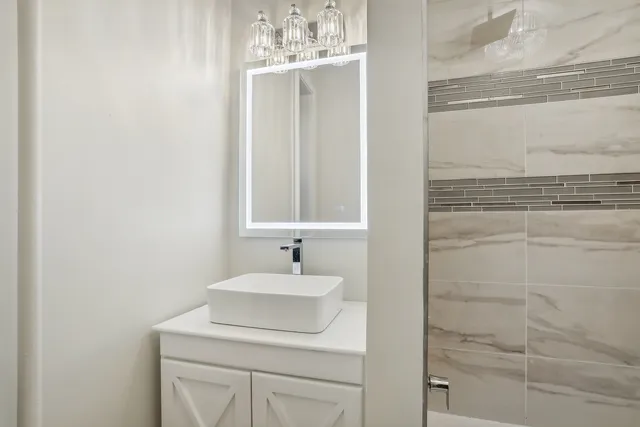 $375,000 | 1327 East 52nd Street, Unit 202, Chicago, IL 60615