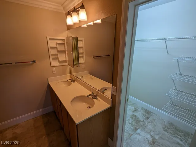 $2,000 | 10188 Birch Bluff Lane, Las Vegas, NV 89145