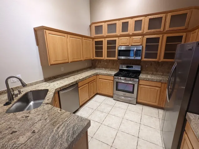 $2,000 | 10188 Birch Bluff Lane, Las Vegas, NV 89145