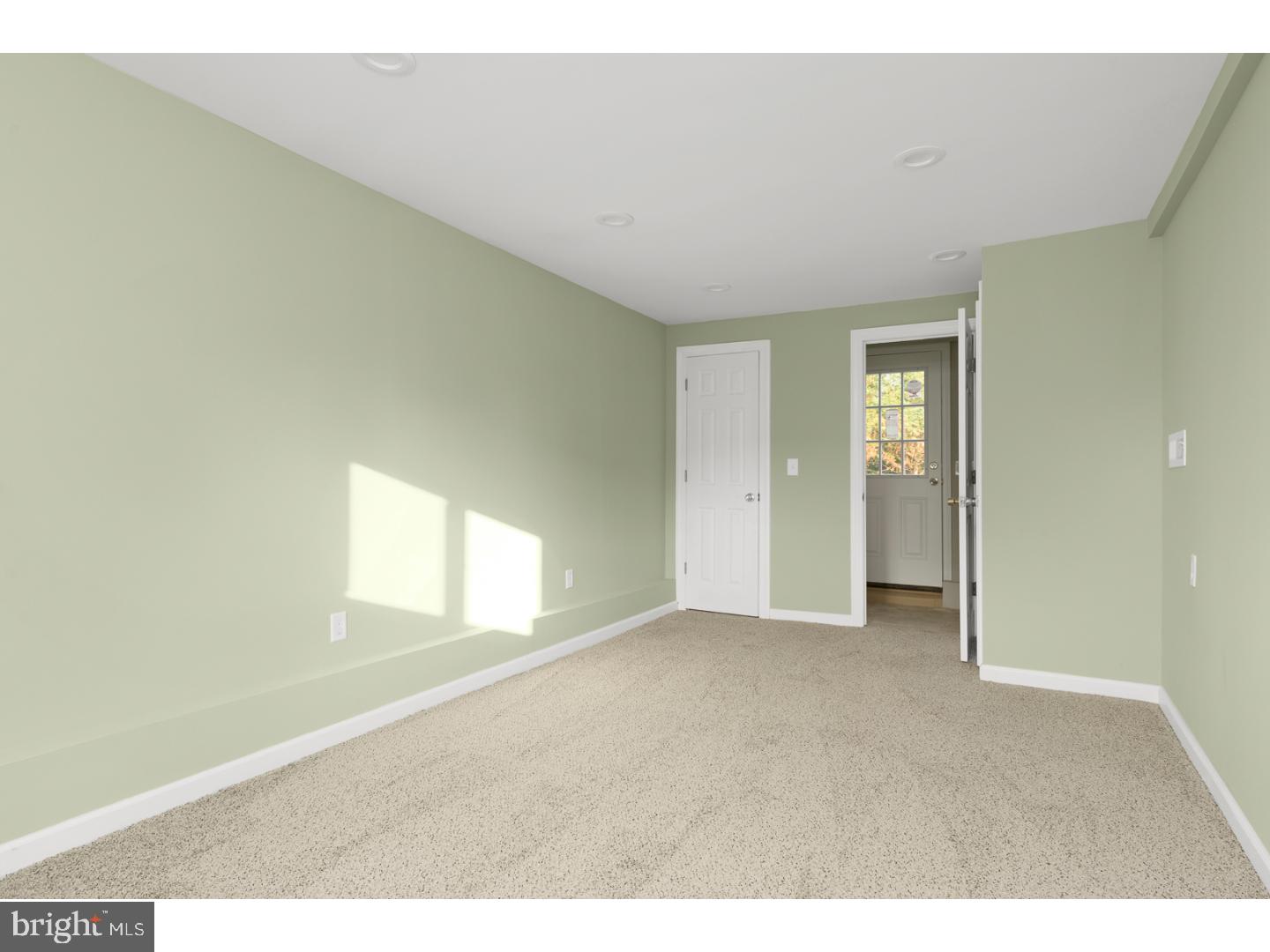 22 Amsterdam Road Trenton, NJ 08620 - Photo 14 of 21