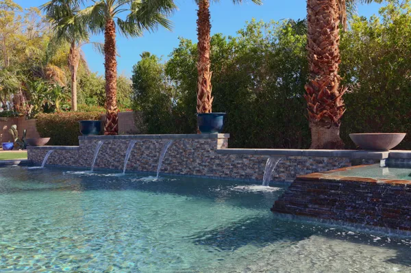 a view of a backyard with a fountain