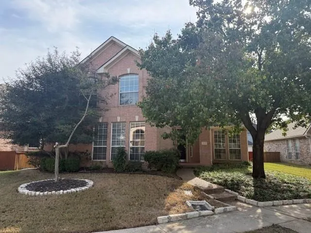 $2,950 | 117 St James Road, Irving, TX 75063