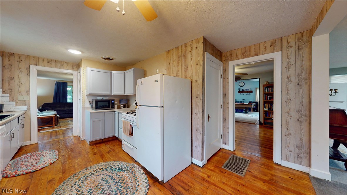 956 Braun Road Belpre, OH 45714 - Photo 17 of 44 KITCHEN LOOKING INTO OFFICE TO THE RIGHT