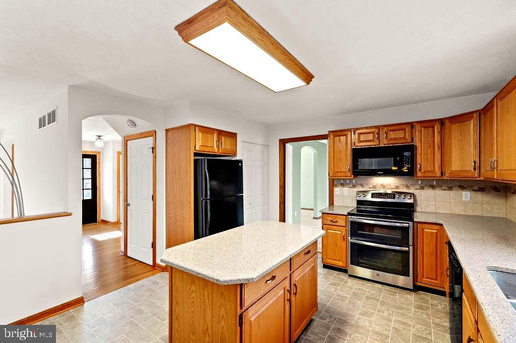 105 Round Top Lane Gettysburg, PA 17325 - Photo 20 of 50 a kitchen with stainless steel appliances a stove a refrigerator and a stove
