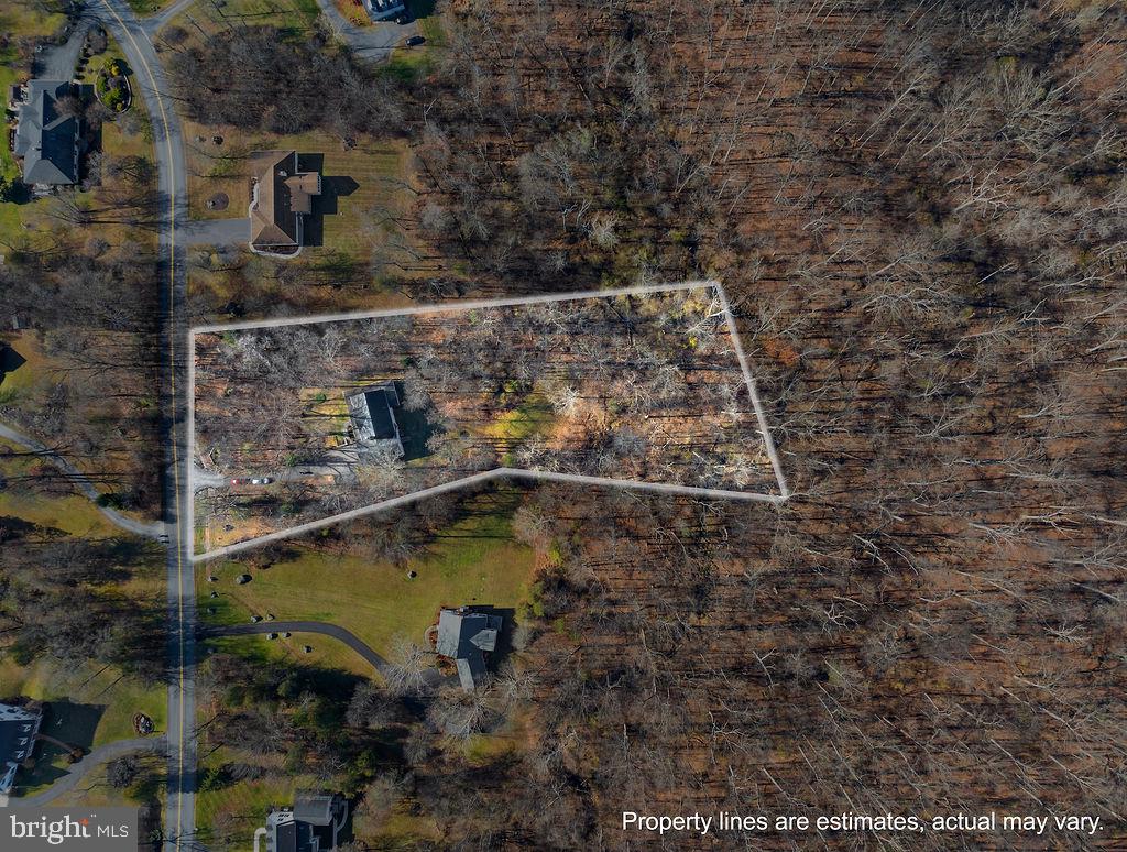 105 Round Top Lane Gettysburg, PA 17325 - Photo 47 of 50 an aerial view of a house with a yard