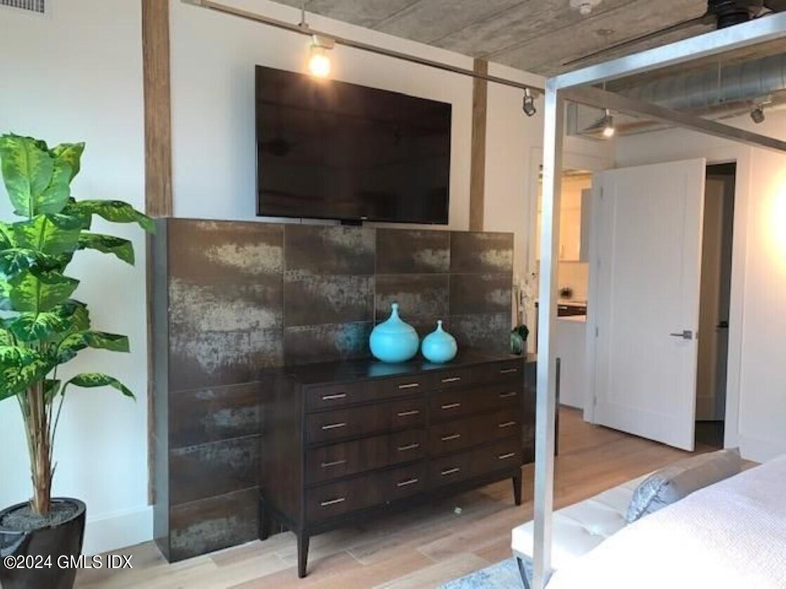 16 Old Track Road, Unit PH #3 Greenwich, CT 06830 - Photo 13 of 25 a living room with couches chair and a potted plant