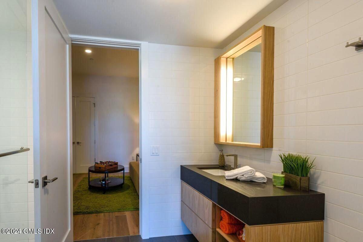 16 Old Track Road, Unit PH #3 Greenwich, CT 06830 - Photo 15 of 25 a bathroom with a sink and a mirror