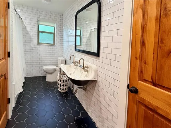 $849,000 | 606 Brockenbraugh Court, Metairie, LA 70005
