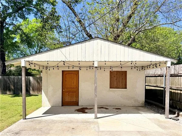 $849,000 | 606 Brockenbraugh Court, Metairie, LA 70005
