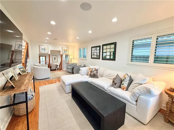 $849,000 | 606 Brockenbraugh Court, Metairie, LA 70005