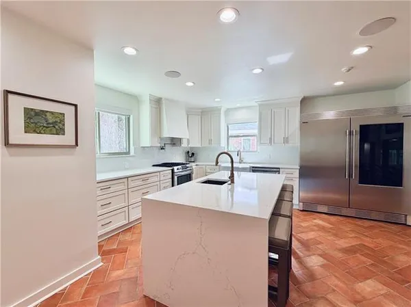 $849,000 | 606 Brockenbraugh Court, Metairie, LA 70005