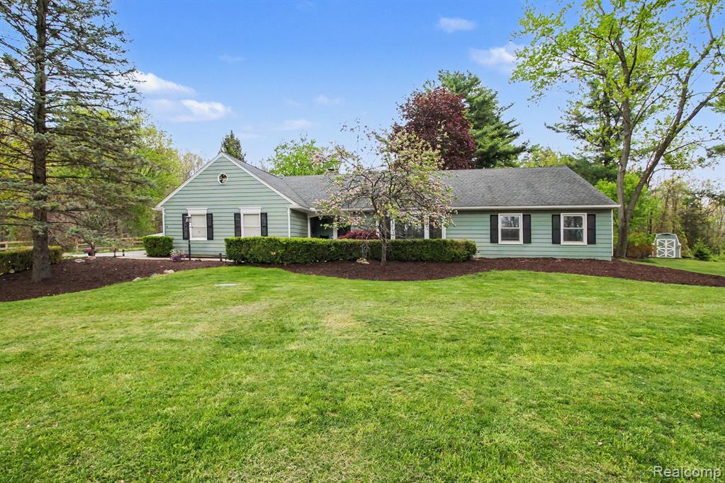 2601 Old Plank Road Milford, MI 48381 - Photo 1 of 36