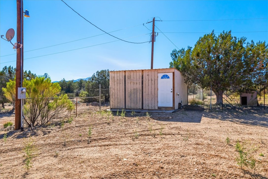10374 East Happy Trails Road Kingman, AZ 86401 - Photo 43 of 68 a backyard of a house with lots of green space