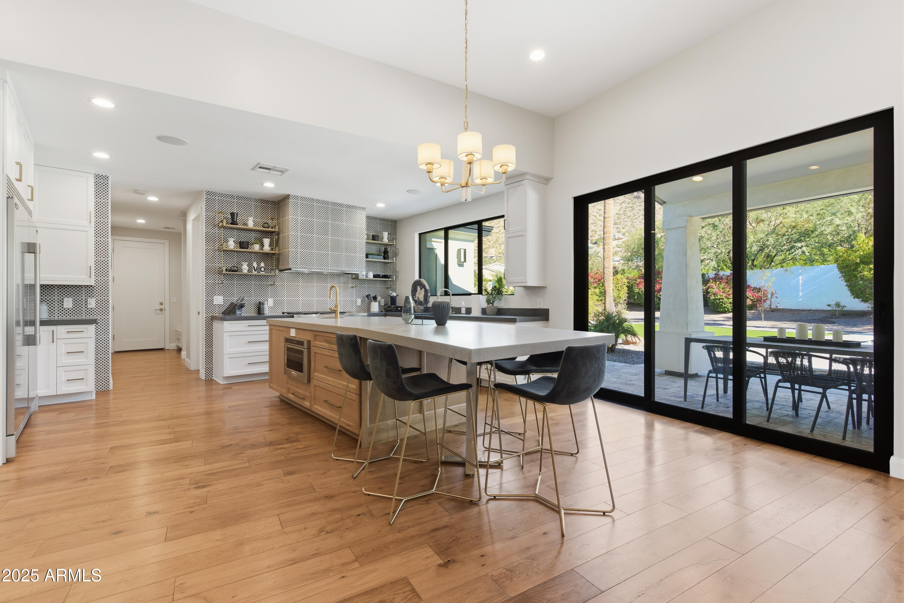 4601 North Royal View Drive Phoenix, AZ 85018 - Photo 11 of 60 09-DSC00975