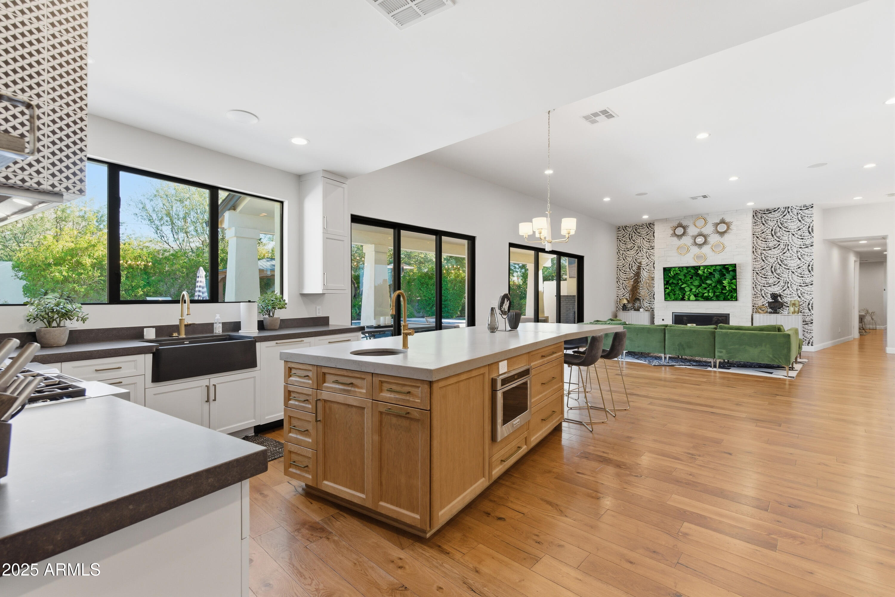 4601 North Royal View Drive Phoenix, AZ 85018 - Photo 12 of 60 10-DSC00978