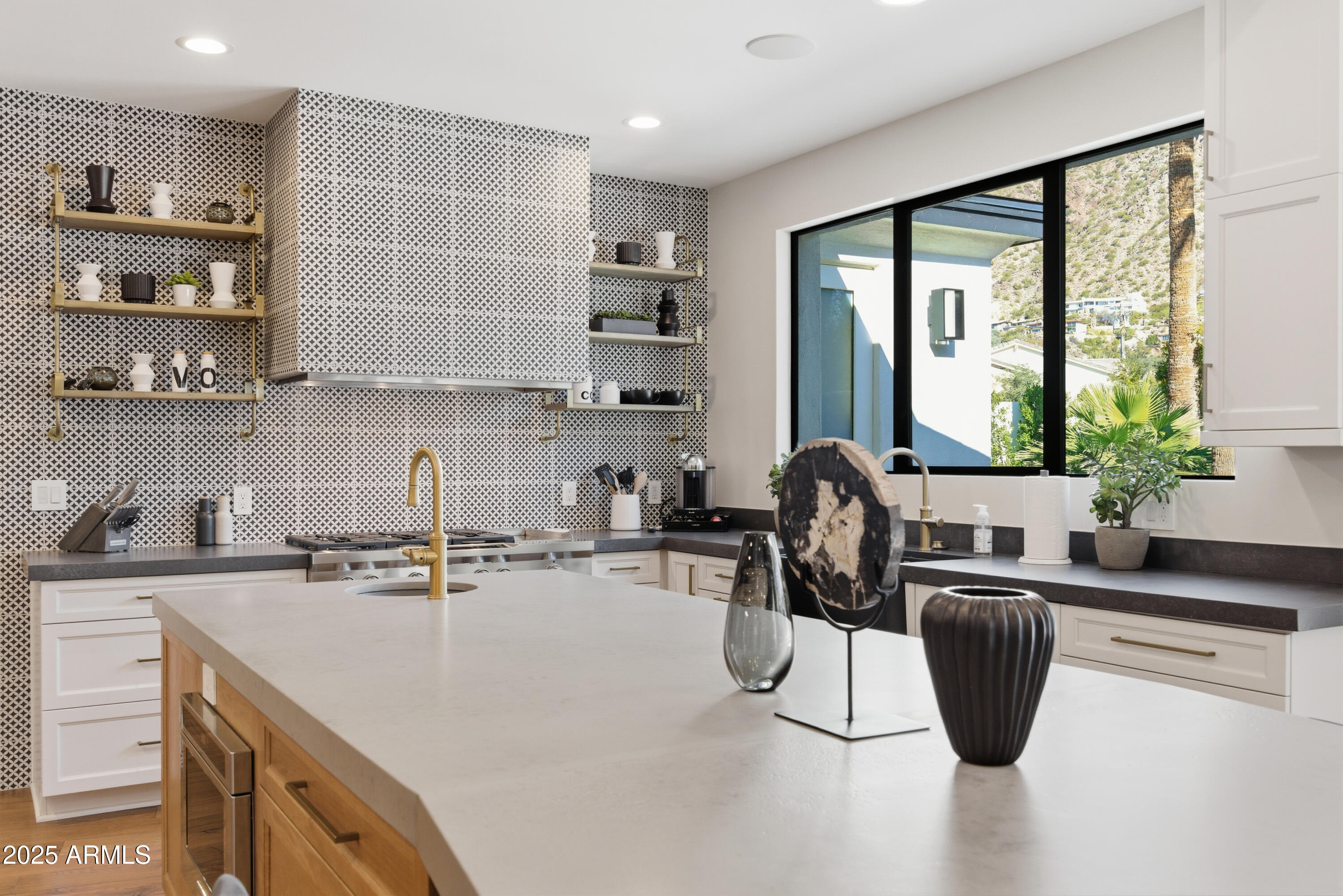 4601 North Royal View Drive Phoenix, AZ 85018 - Photo 15 of 60 13-DSC00990