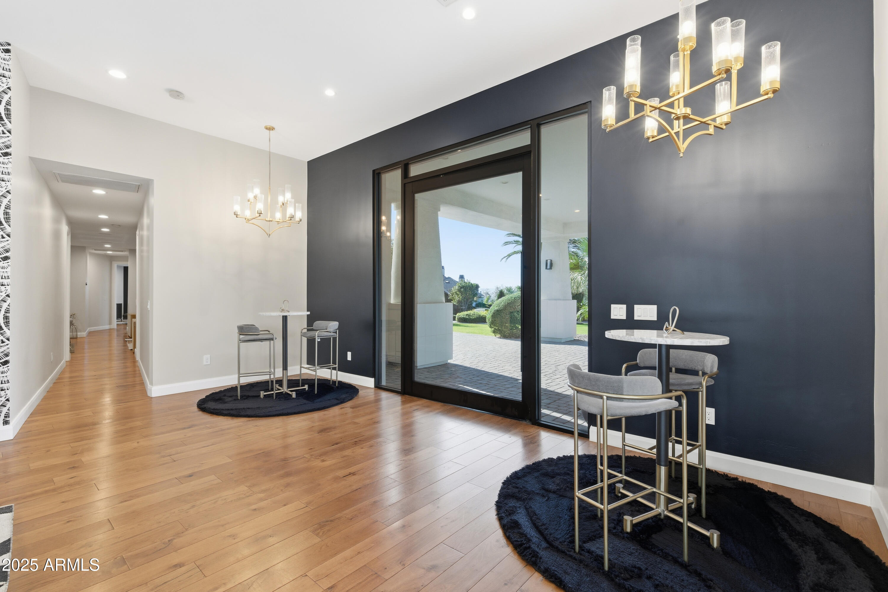 4601 North Royal View Drive Phoenix, AZ 85018 - Photo 3 of 60 01-DSC01011