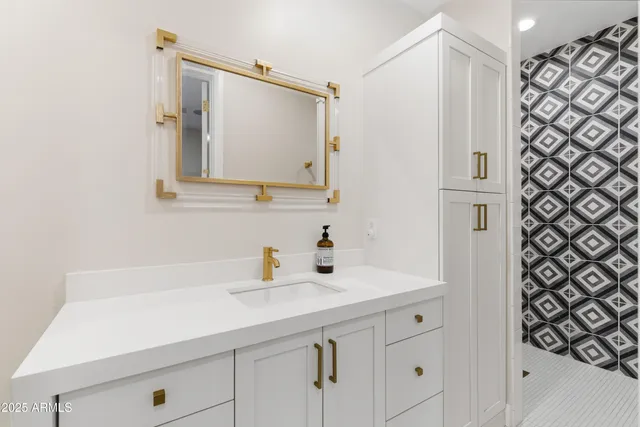 $18,995 | 4601 North Royal View Drive, Phoenix, AZ 85018