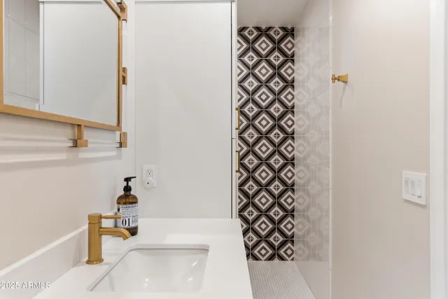 $18,995 | 4601 North Royal View Drive, Phoenix, AZ 85018