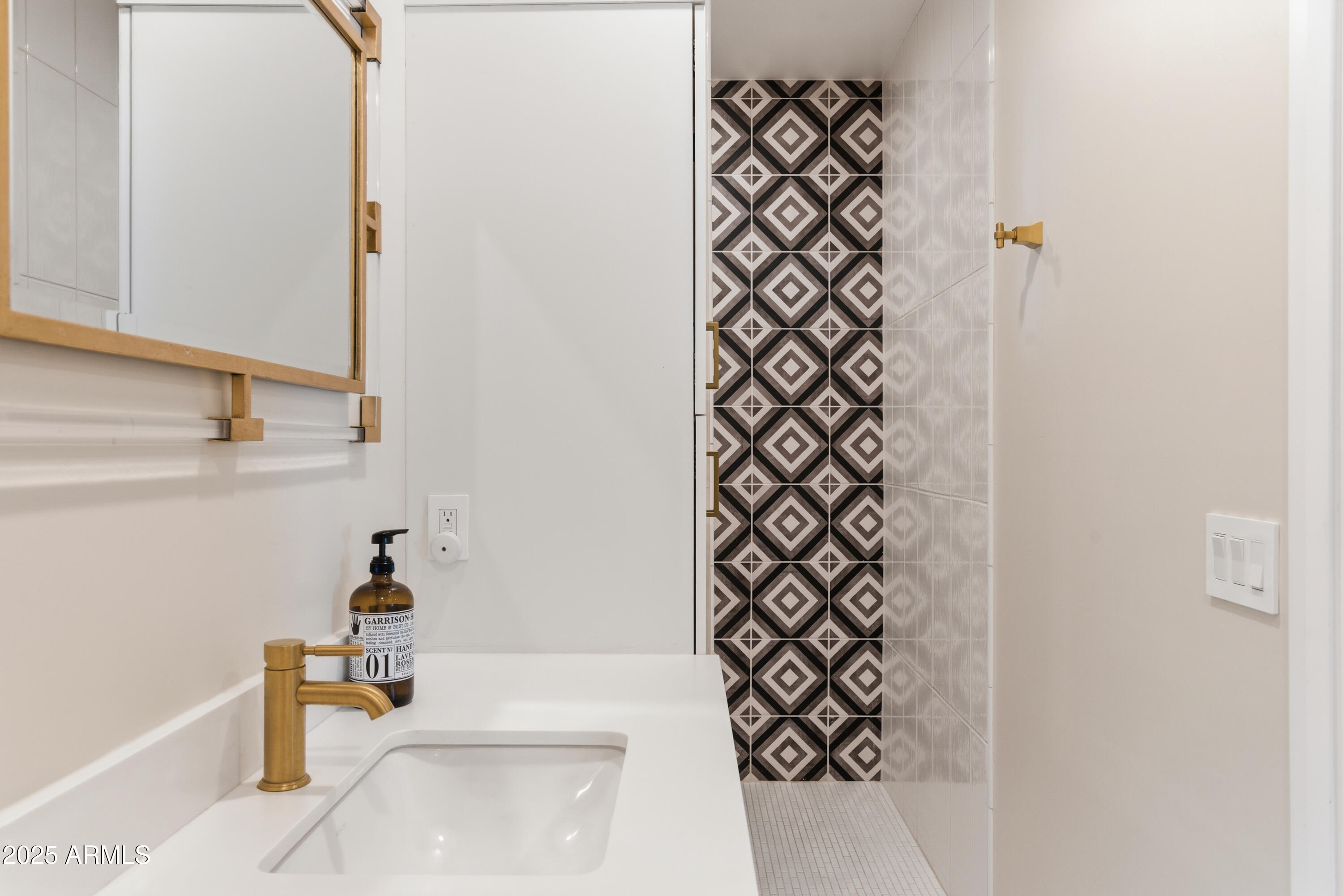 4601 North Royal View Drive Phoenix, AZ 85018 - Photo 33 of 60 31-DSC01041