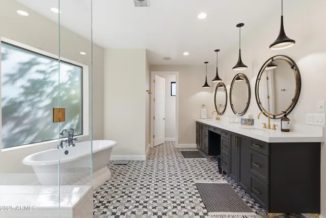 $18,995 | 4601 North Royal View Drive, Phoenix, AZ 85018