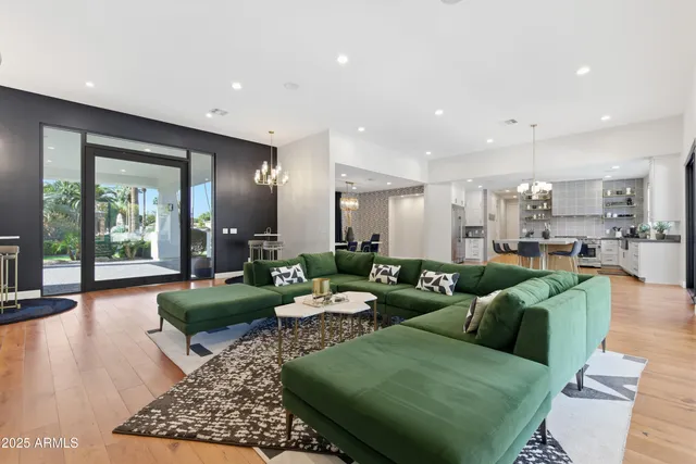 $18,995 | 4601 North Royal View Drive, Phoenix, AZ 85018