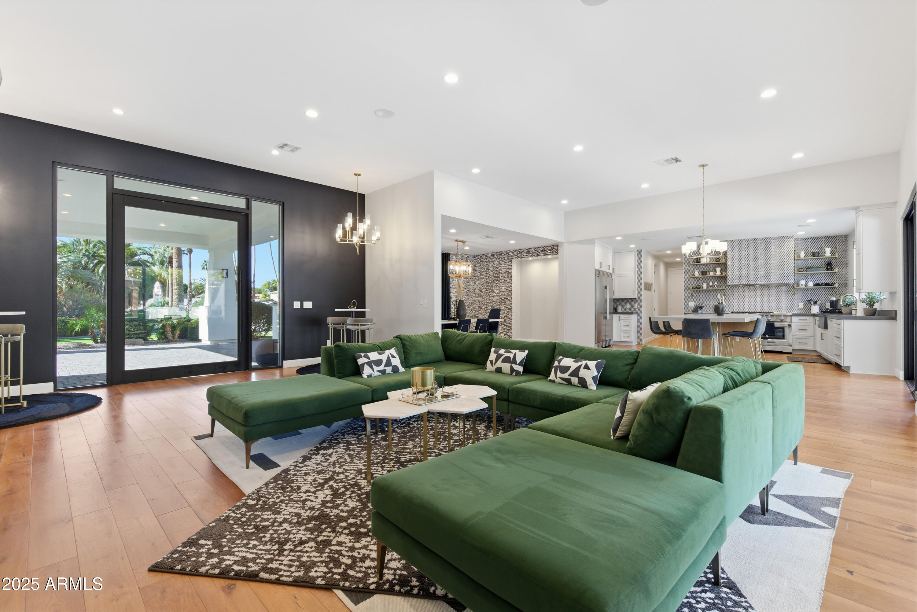 4601 North Royal View Drive Phoenix, AZ 85018 - Photo 4 of 60 02-DSC01008