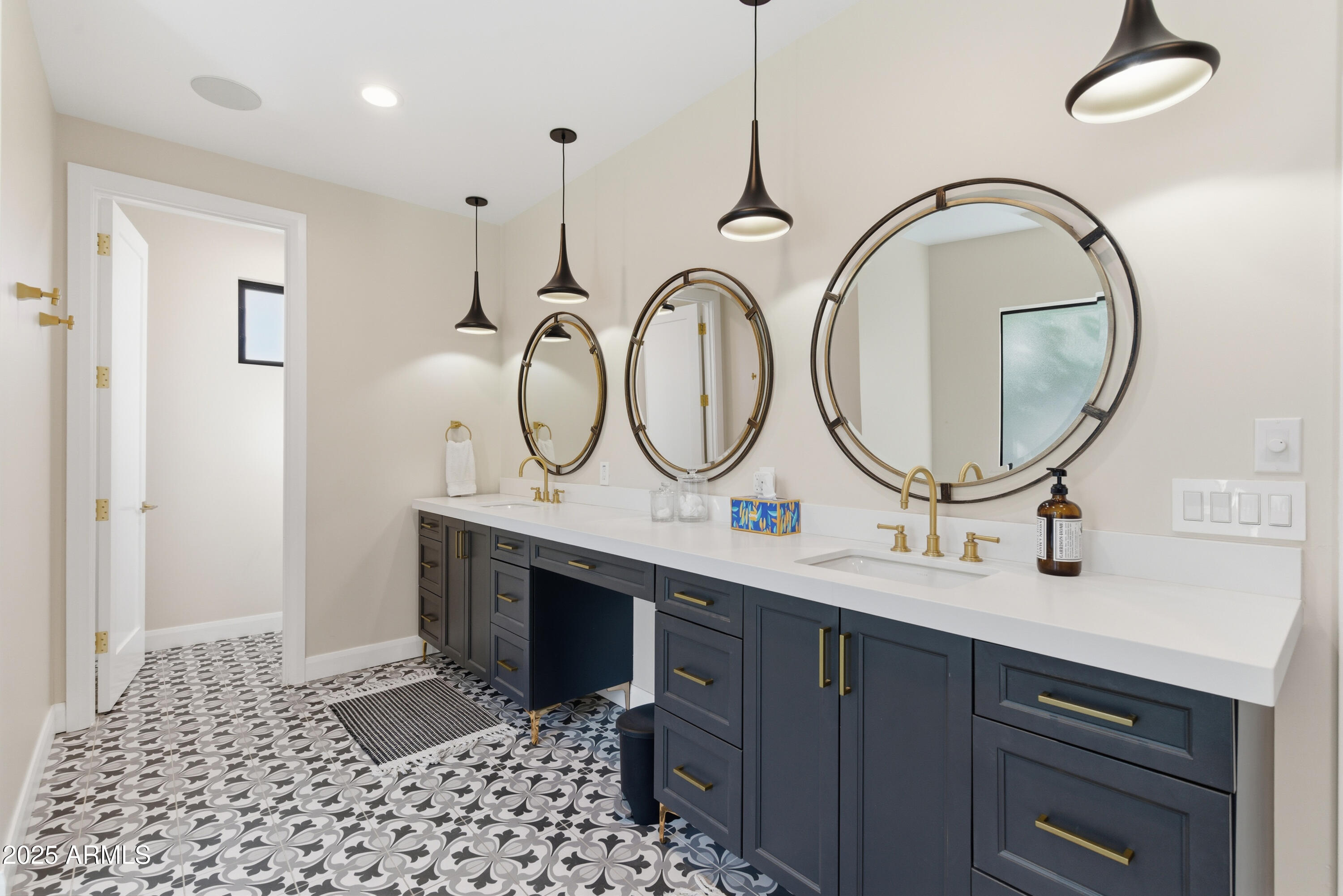 4601 North Royal View Drive Phoenix, AZ 85018 - Photo 42 of 60 40-DSC01095