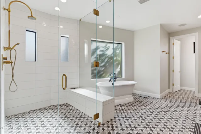 $18,995 | 4601 North Royal View Drive, Phoenix, AZ 85018