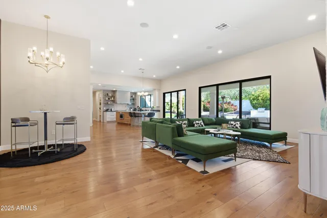 $18,995 | 4601 North Royal View Drive, Phoenix, AZ 85018