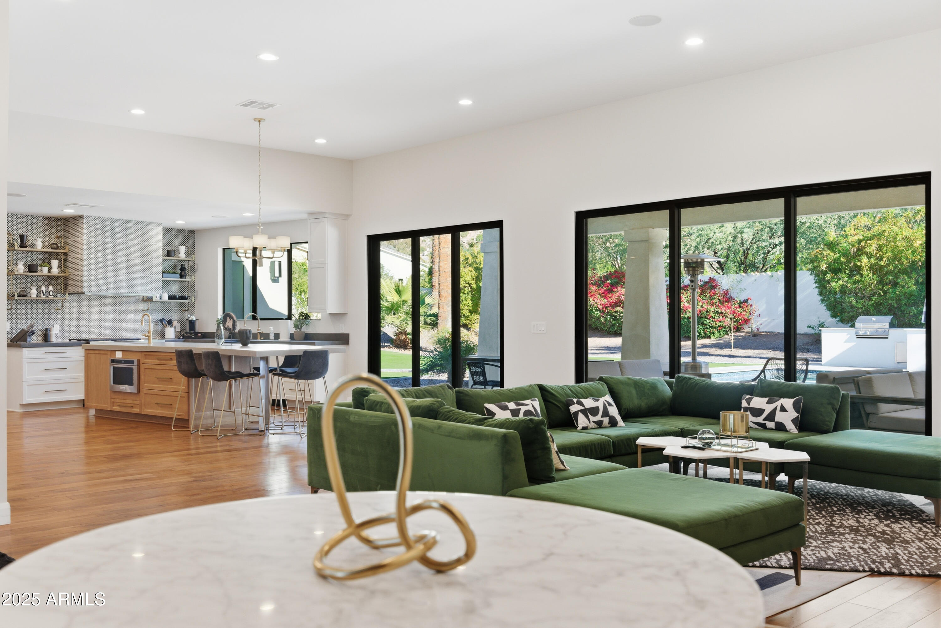 4601 North Royal View Drive Phoenix, AZ 85018 - Photo 6 of 60 04-DSC01014